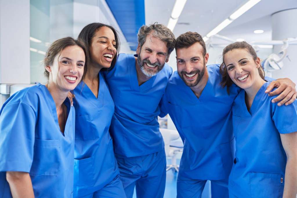 leaving friends at the end of a travel nurse contract