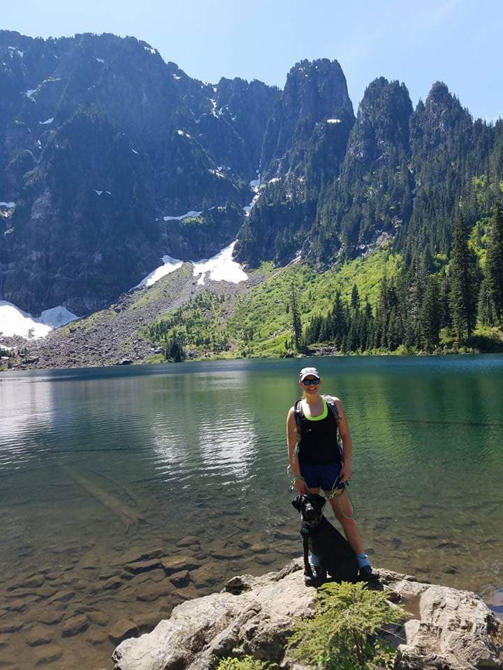 The Health Care Traveler Guide: Dog-Friendly Hikes in the PNW travel rn with dog on hike in washington