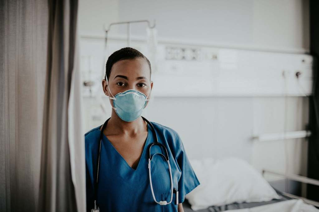 Travel Nurses Explain Working in ICU During COVID-19 travel nurse covid contract