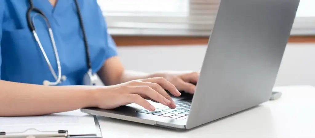 Travel Nurse Licensing Guide: Requirements & Tips