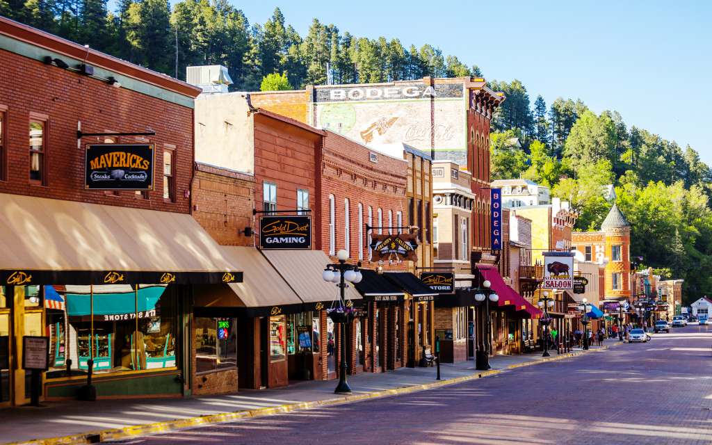 Top In-Demand States for Travelers in Spring 2025