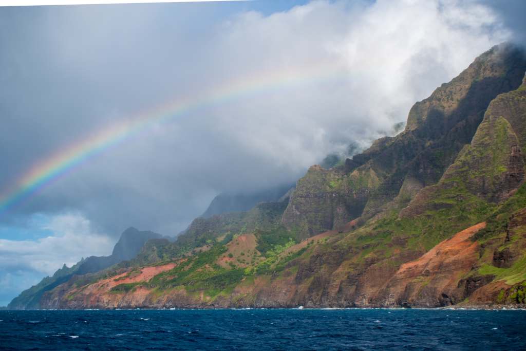 Must See Places in Hawaii for Healthcare Travelers