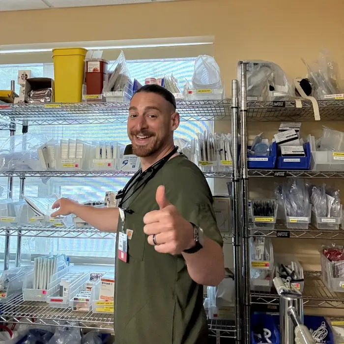 healthcare traveler happy with weekly pay